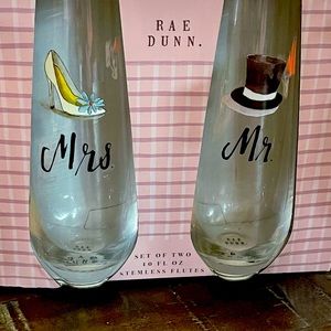 Bride groom flutes
